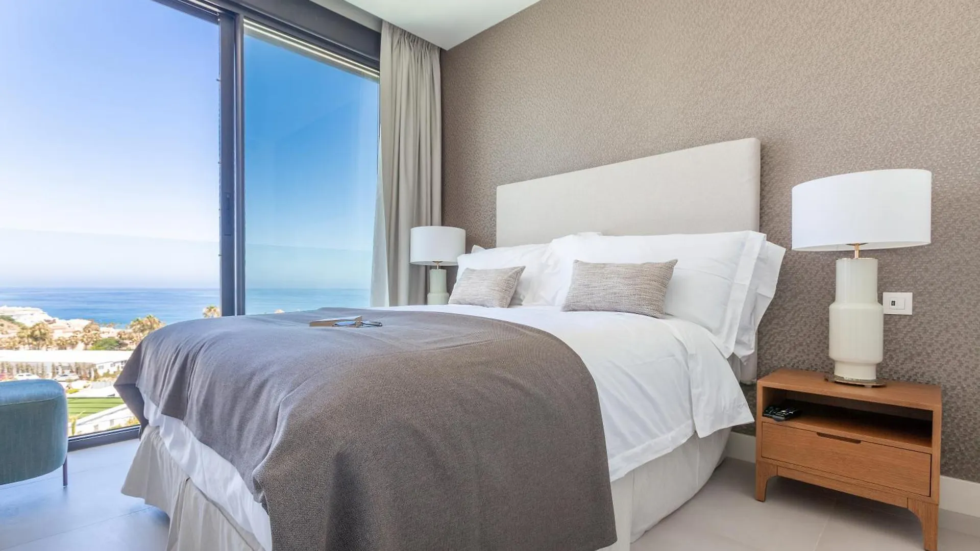 Aparthotel Seaview Residence With Private Pool Fuengirola